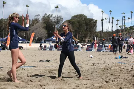 Katie Gavin (23), Nikki Lyons (4) (Photo by Jeff Golden