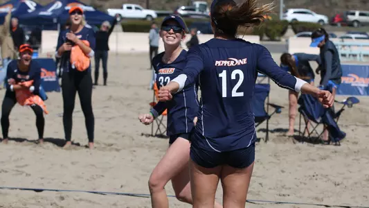 Maddie Dilfer (12), Jordan Ferrari (32) (Photo by Jeff Golden)