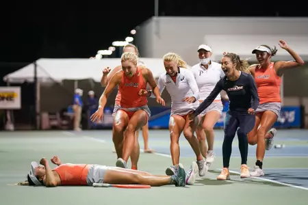 Shiori Fukuda Clinch Point