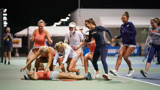 Shiori Fukuda Clinch Point