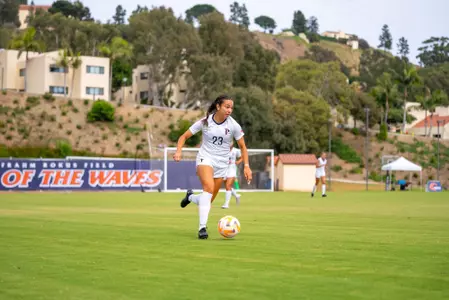 Kyra Murphy with the ball