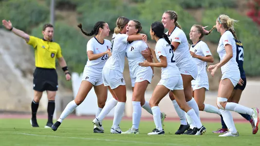 Tatum Wynalda Celebrates with Team after Goal