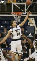 Levon Kendall blocks a shot by Robert Morris' Cori Boston during the first half Wednesday in Pittsburgh.