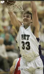 Aaron Gray dunks the ball in the first half. (AP Photo/Keith Srakocic)