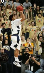Ronald Ramon hit the game-winning 3-pointer.