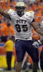 Mick Williams celebrates a sack during Pitt's win over Syracuse. (AP Photo/Kevin Rivoli)