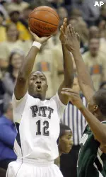 Ashton Gibbs shoots over Ohio's DeVaughn Washington during the first half.