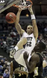 Gary McGhee dunks against Oakland in the second half.