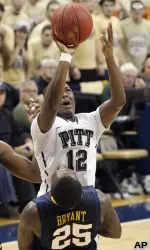 Ashton Gibbs shoots over West Virginia's Darryl Bryant.