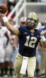 Quarterback Tino Sunseri