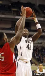 Pittsburgh Panthers forward Talib Zanna