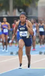 Sophomore Alyssa Wise