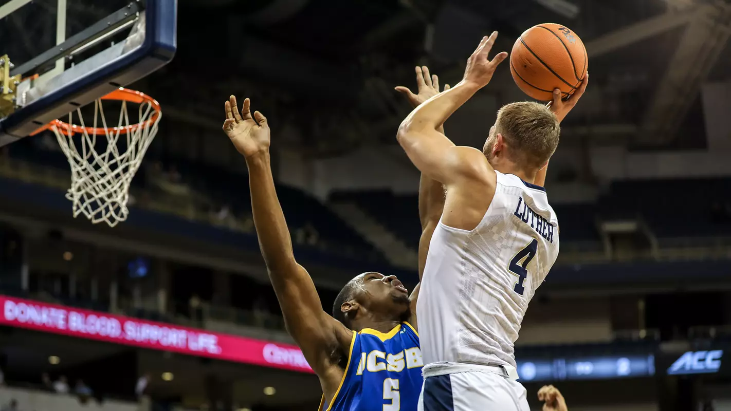 2017 MBB vs UCSB game shot