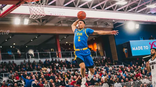 Trey McGowens dunking at Robert Morris.