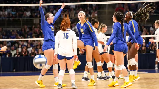 Pitt Volleyball Team, Petersen Events Center