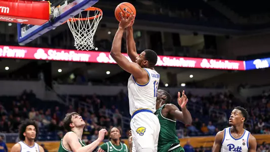 Abdoul Karim Coulibaly dunking.