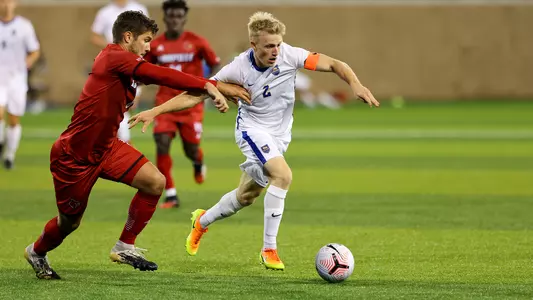Jasper Loeffelsend dribbling against Louisville.