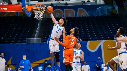 Justin Champagnie dunking vs. Syracuse.