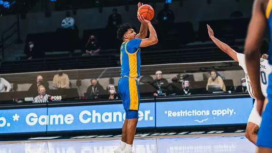 Ithiel Horton shooting a three at Georgia Tech.