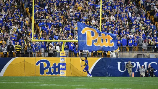 Pitt Football Heinz Field Flag Cheer