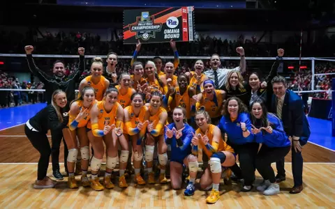 Pitt VB dePitt VB defeats Wisconsin 2022 Elite 8feats Wisconsin 2022 Elite 8