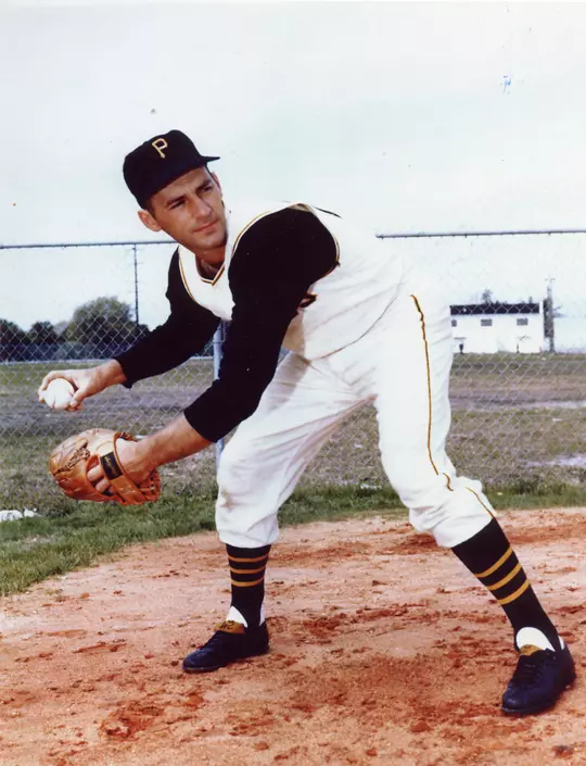 Dick Groat winds up a pitch while on the mound in a Pirates uniform