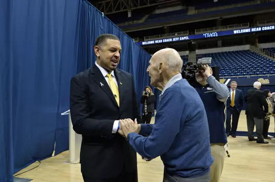 Dick Groat and Jeff Capel shake hands at Capel's welcome ceremony