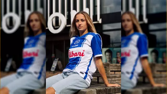 Anna Bout Signs Professional Contract