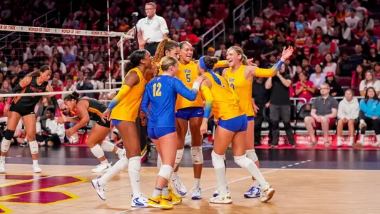 Pitt Defeats USC in Three Sets
