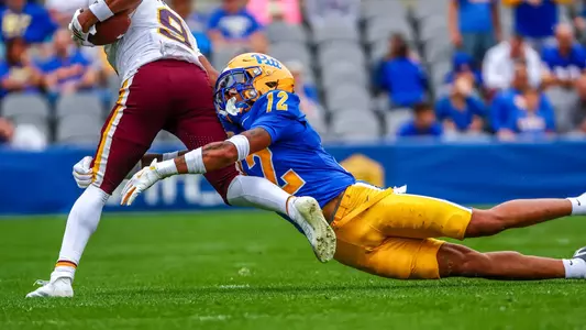 Cruce Brookins Action