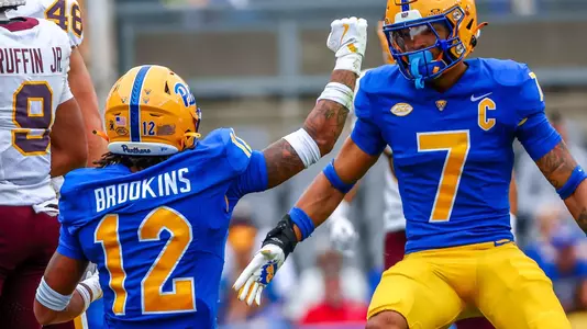 Cruce Brookins Action