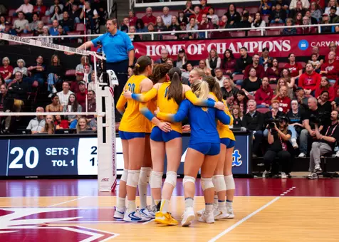 Pitt VB Huddle Against Stanford