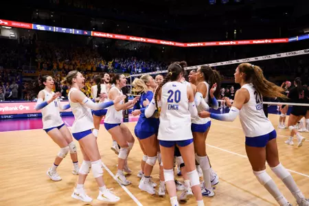 Pitt celebrates sweep over Louisville
