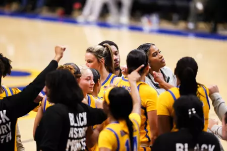 Women's Basketball Huddle