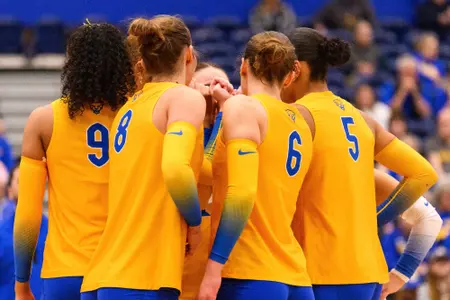 pitt vb group huddle