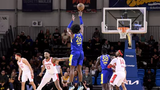 SANTA CRUZ, CA - MARCH 1: Blake Hinson #26 of the Santa Cruz Warriors puts up a shot against the Memphis Hustle during the NBA G-League game on March 1, 2025 at the Kaiser Permanente Arena in Santa Cruz, California. NOTE TO USER: User expressly acknowledges and agrees that, by downloading and or using this photograph, user is consenting to the terms and conditions of Getty Images License Agreement. Mandatory Copyright Notice: Copyright 2025 NBAE (Photo by Noah Graham/NBAE via Getty Images)
