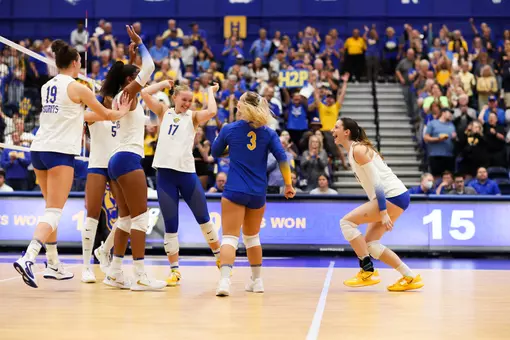 No. 9 Panthers Sweep Pepperdine Friday Night