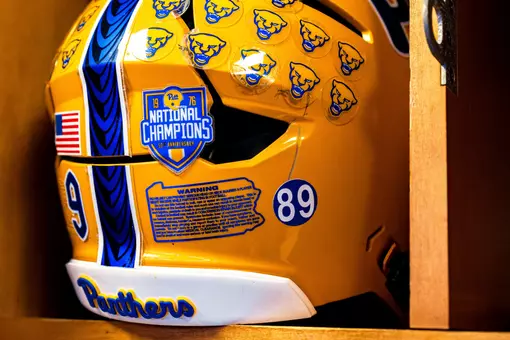 FB26_06 Pitt Helmet