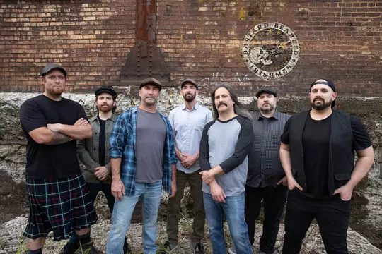 fb26-06-band-bastard-bearded-irshmen