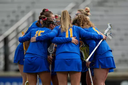 WLAX 26 BC Huddle