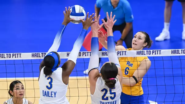 Sophia Gregoire Hits Through The Block In Blue-Gold Scrimmage