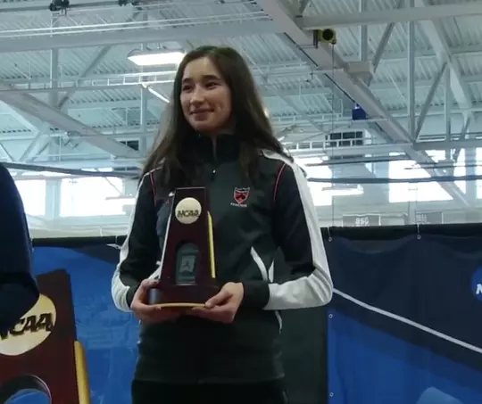 Maia Chamberlain '22, fencing