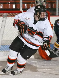 Men's Hockey Gets First Win of Season at Clarkson 3-2