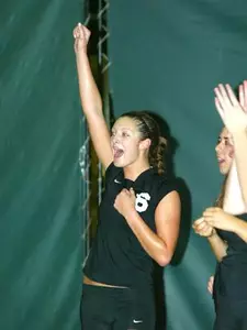 Women's Volleyball Sweeps William & Mary To Split Opening Day At Villanova