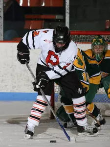 Women's Hockey Visits Dartmouth and Harvard