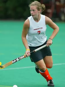 Field Hockey Defeats Dartmouth 2-1 in Overtime