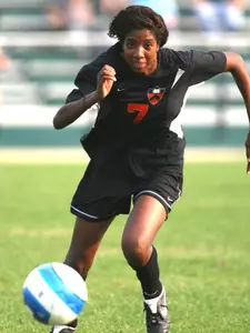Women's Soccer Wins Ivy Opener 2-1 at Dartmouth
