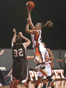 Women's Hoops Rebounds Way to 56-45 Win at NJIT