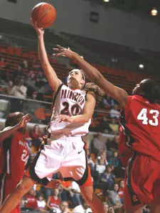 Buzzer-Beating Three Lifts Rider to 45-42 Win over Women's Basketball