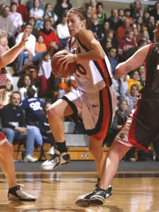 Cowher, Lockwood Double-Double as Women's Hoops Tops Dartmouth, 61-56